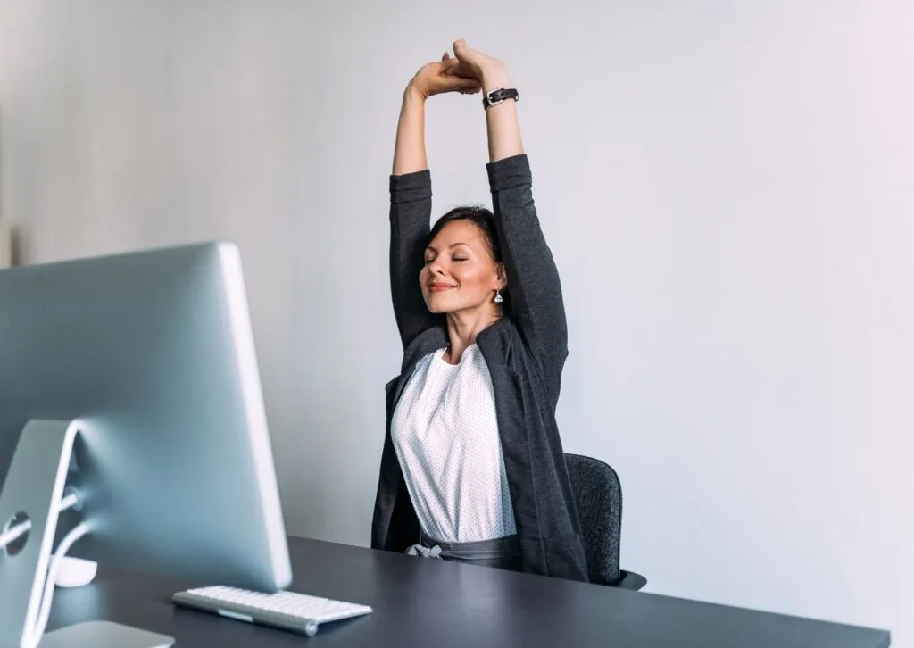 Employee maintaining healthy digital work habits